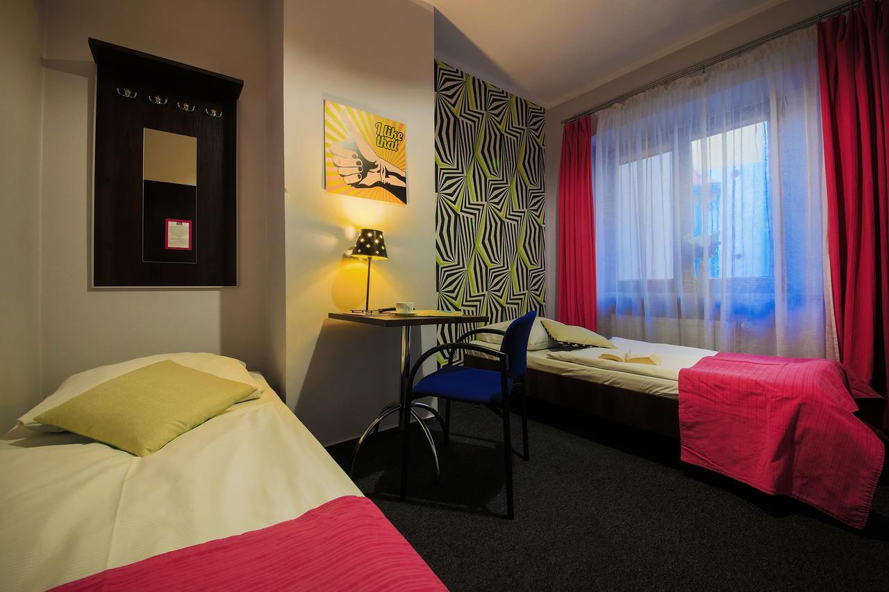 Glow Hostel Вроцлав Екстериор снимка