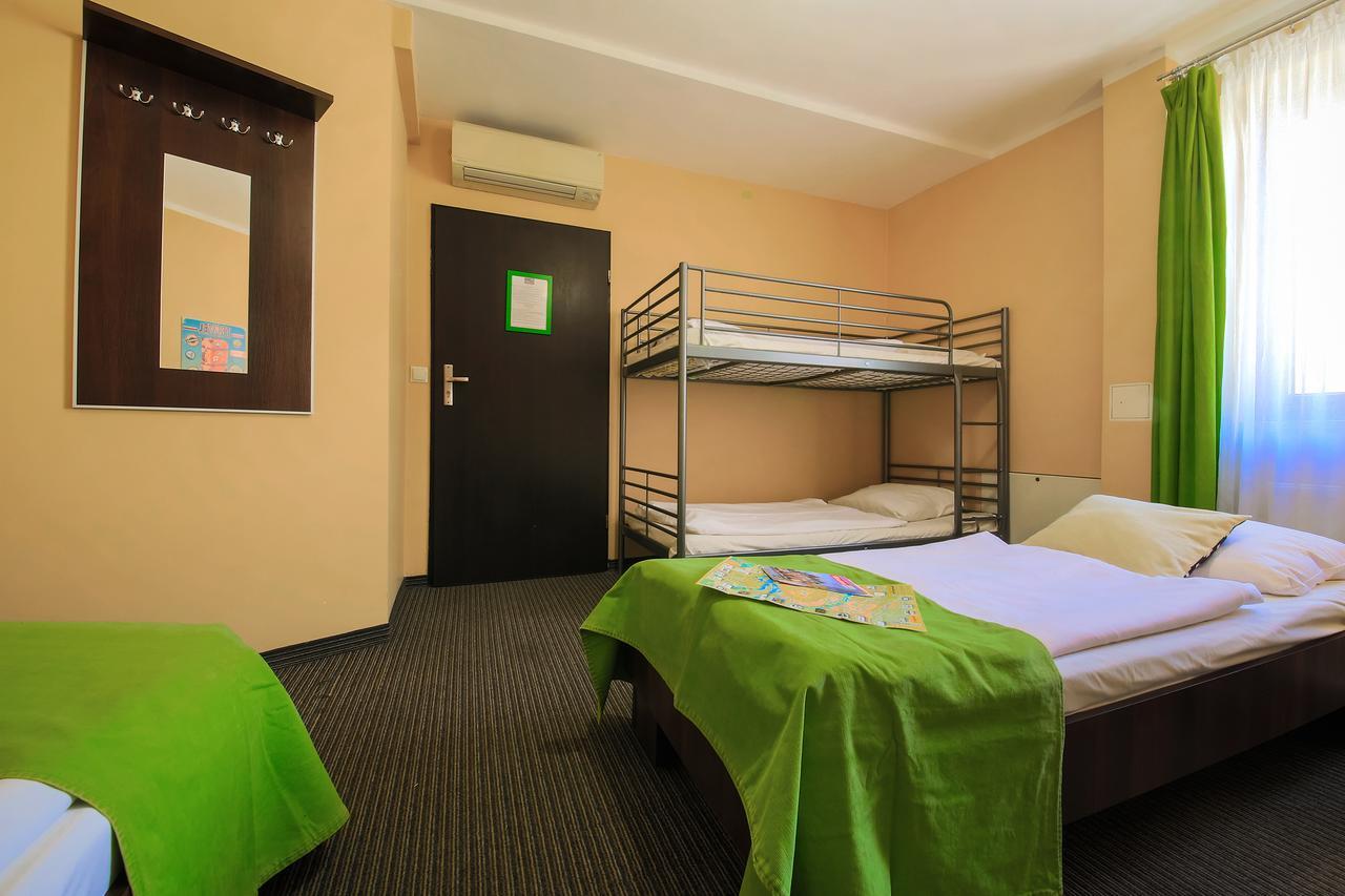 Glow Hostel Вроцлав Екстериор снимка