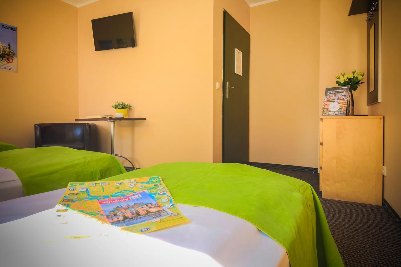 Glow Hostel Вроцлав Екстериор снимка