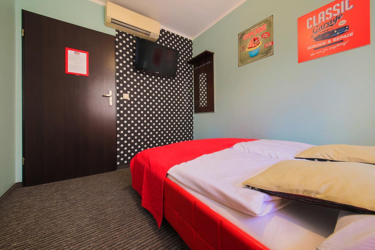 Glow Hostel Вроцлав Екстериор снимка