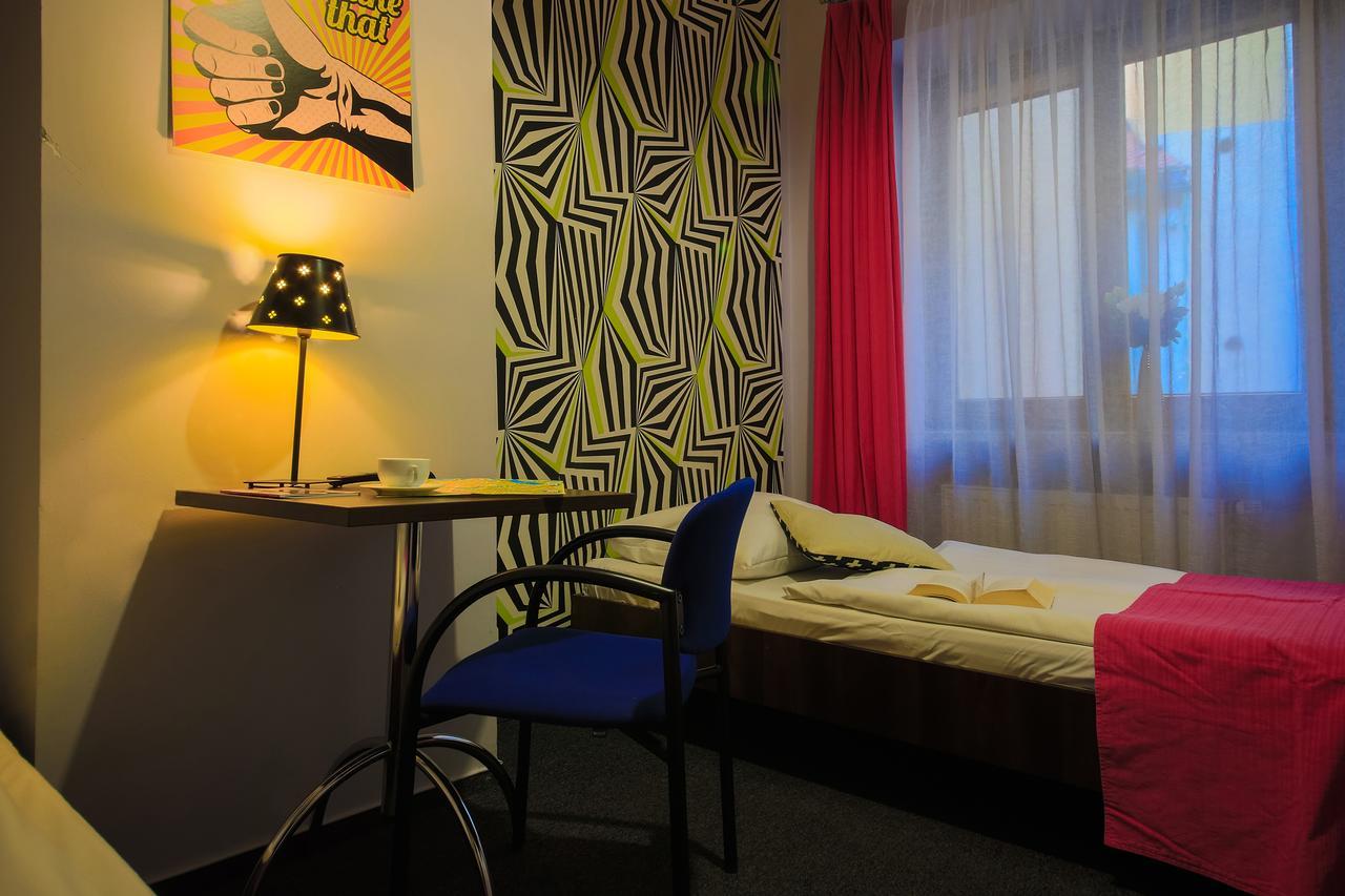 Glow Hostel Вроцлав Екстериор снимка