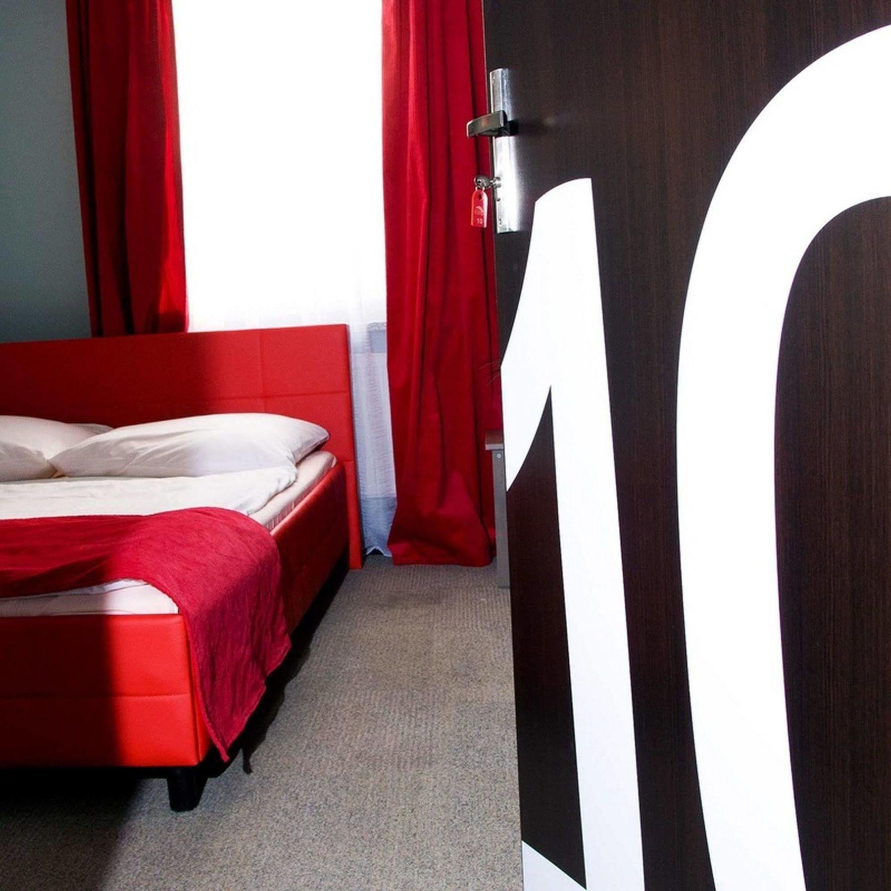 Glow Hostel Вроцлав Екстериор снимка