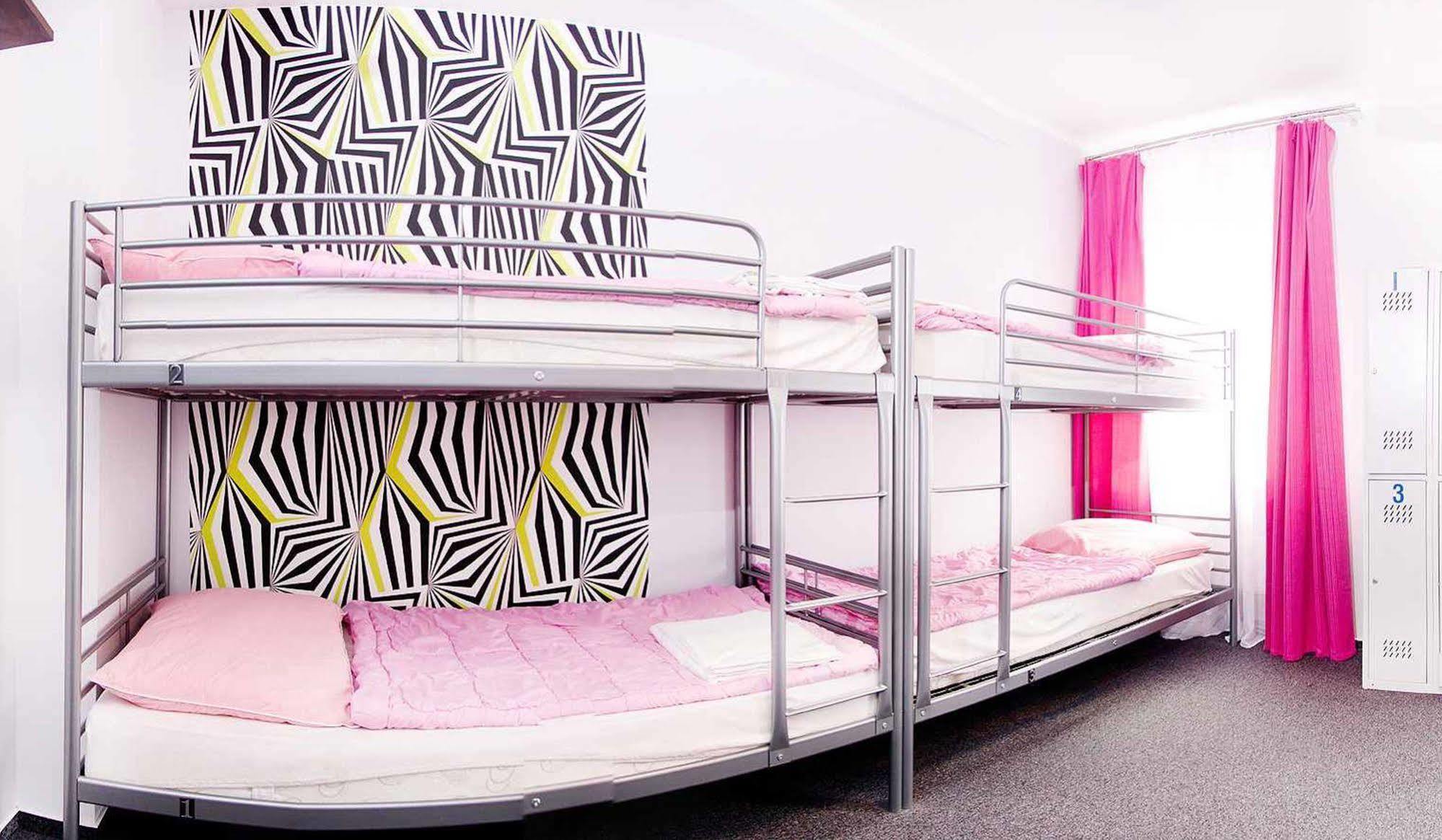 Glow Hostel Вроцлав Екстериор снимка