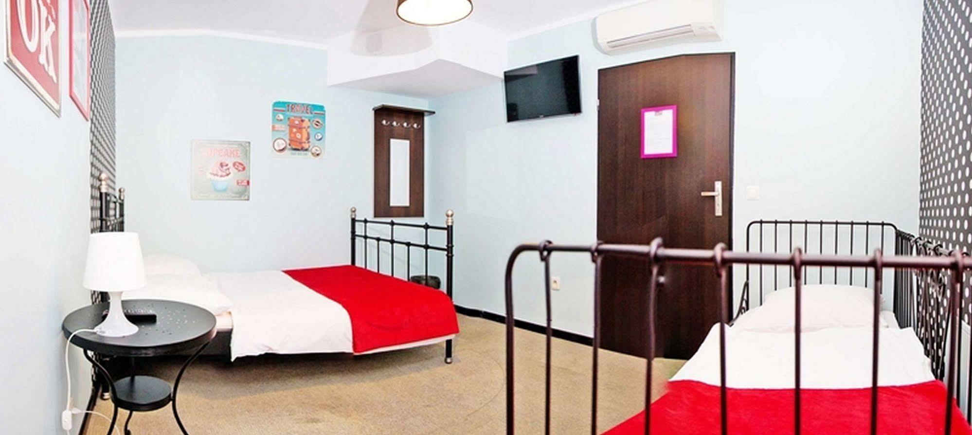 Glow Hostel Вроцлав Екстериор снимка