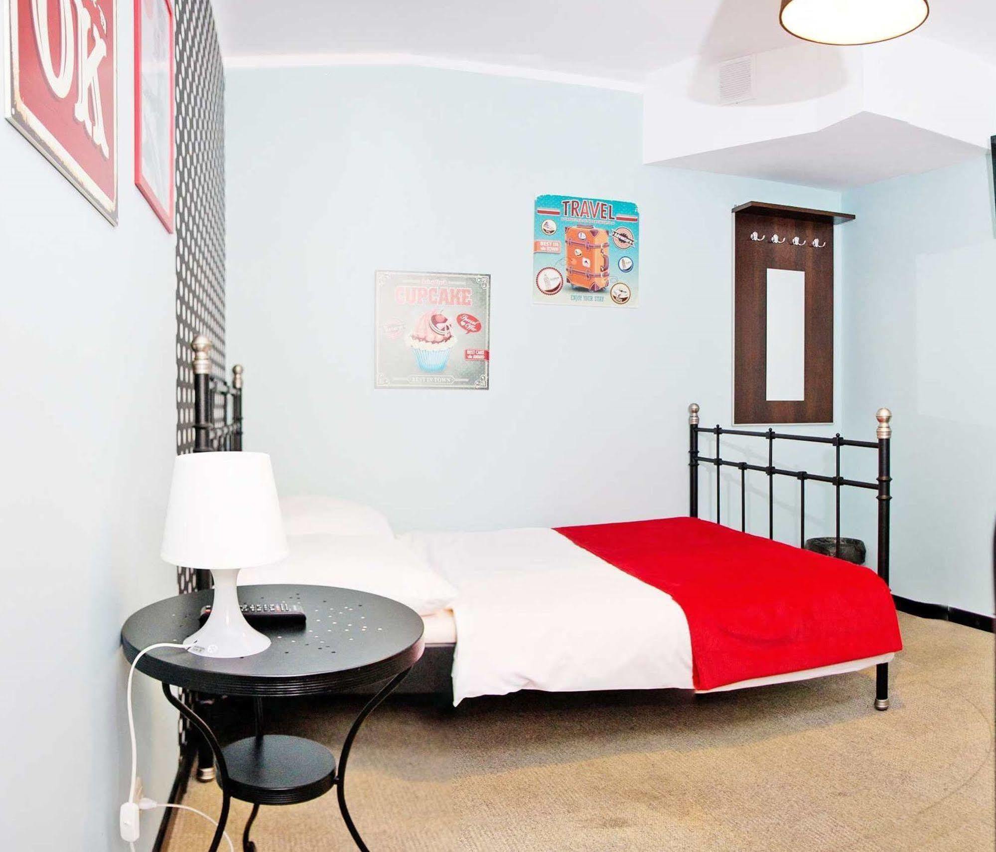 Glow Hostel Вроцлав Екстериор снимка