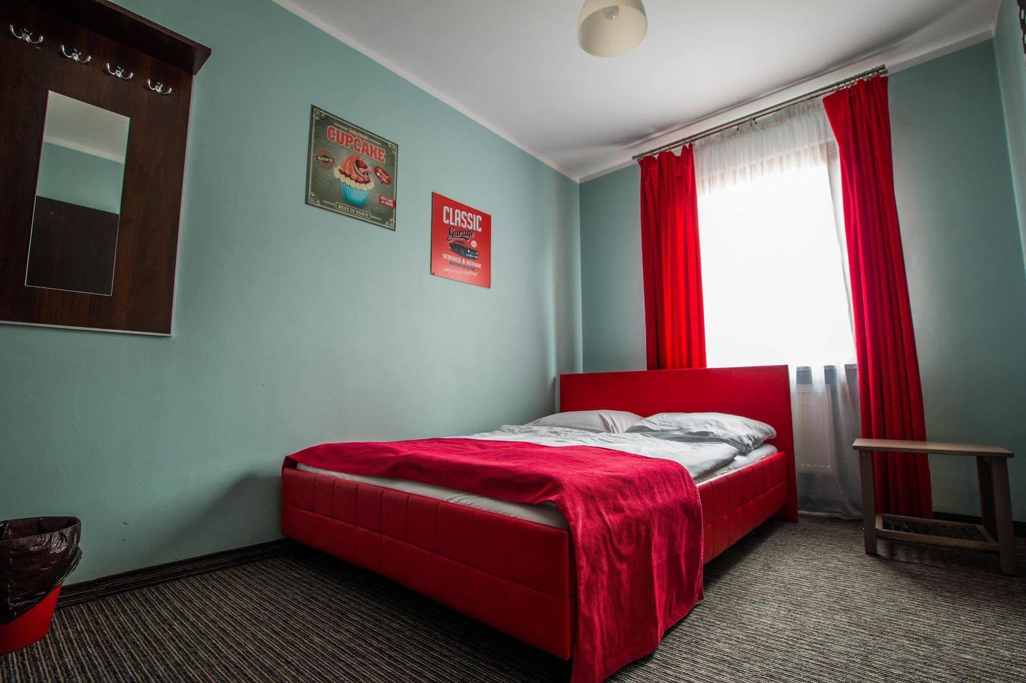 Glow Hostel Вроцлав Екстериор снимка